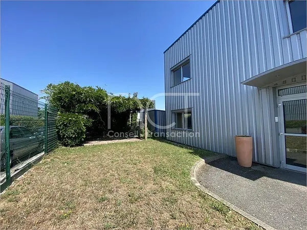 local d'activité / entrepôt à Fleurieux-sur-l'Arbresle — photo