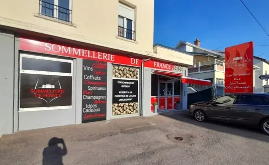 Local commercial tout commerce à Chaumont — photo