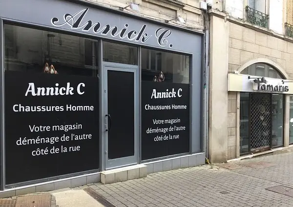 Local commercial à louer en coeur de ville d'une surface de 42M²- Situé en zone piétonne et commerciale; axe passant. à Chaumont — photo