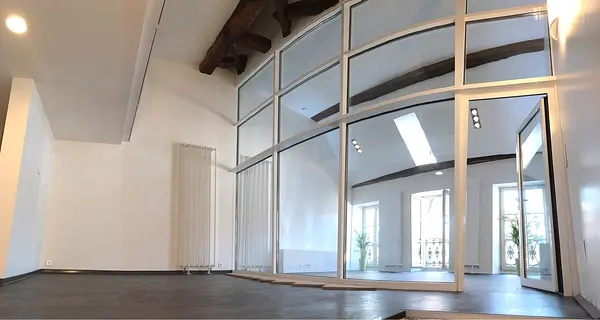 Immeuble en pierre avec une touche contemporaine  à Chaumont — photo