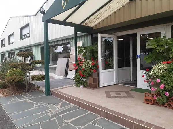 VENTE DU FONDS DE COMMERCE ET MURS D'UN MAGASIN SPECIALISE EN NEGOCE DE REVETEMENTS DE SOLS ET MURAUX (carrelages) à Nogent — photo