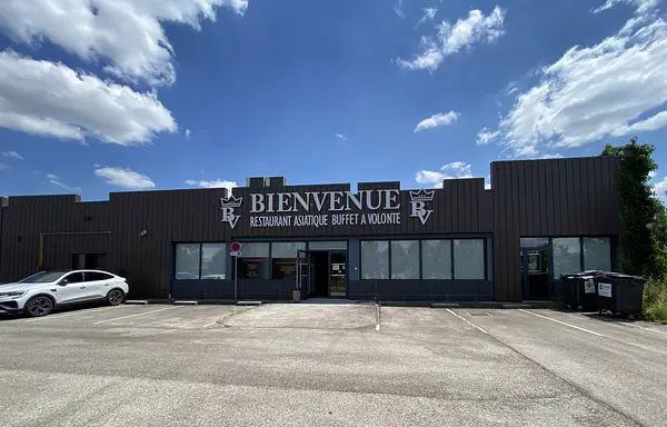 Cellule commerciale 570 m²  à Saint-Parres-aux-Tertres — photo