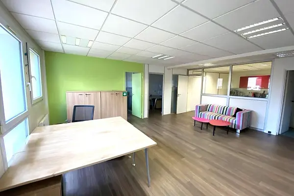 Bureaux / local commercial 85m²  à Saint-Germain-en-Laye — photo