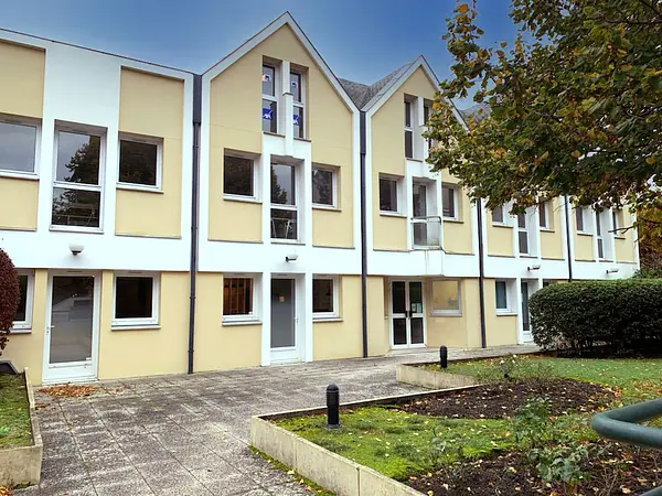 Bureaux / local commercial 85m²  à Saint-Germain-en-Laye — photo