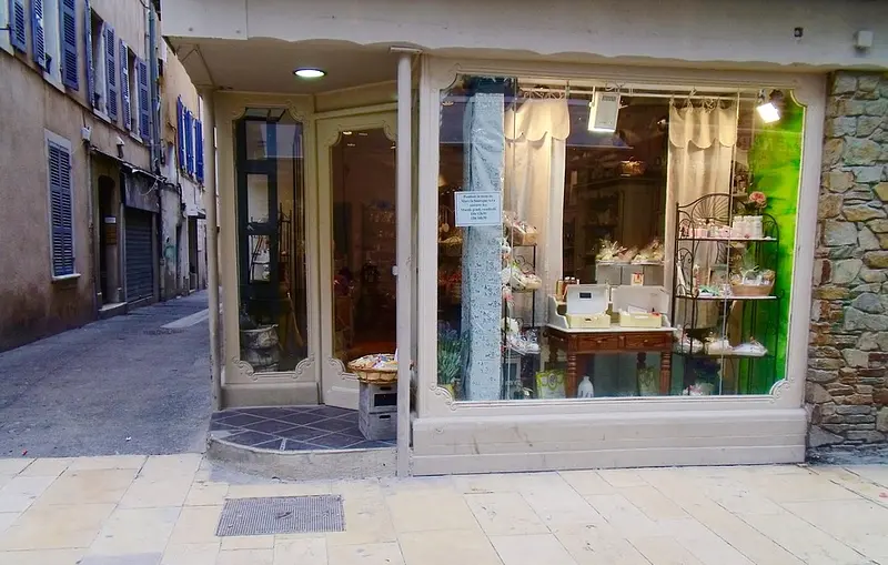 Notre story d'avril: Pétale de Lune a ouvert à La Ciotat!